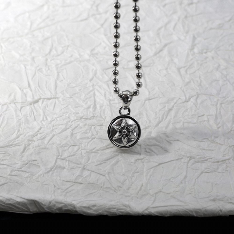 Ch**me He**ts necklaces